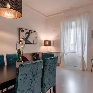 Apartment Gallery Art In San Frediano, Florence